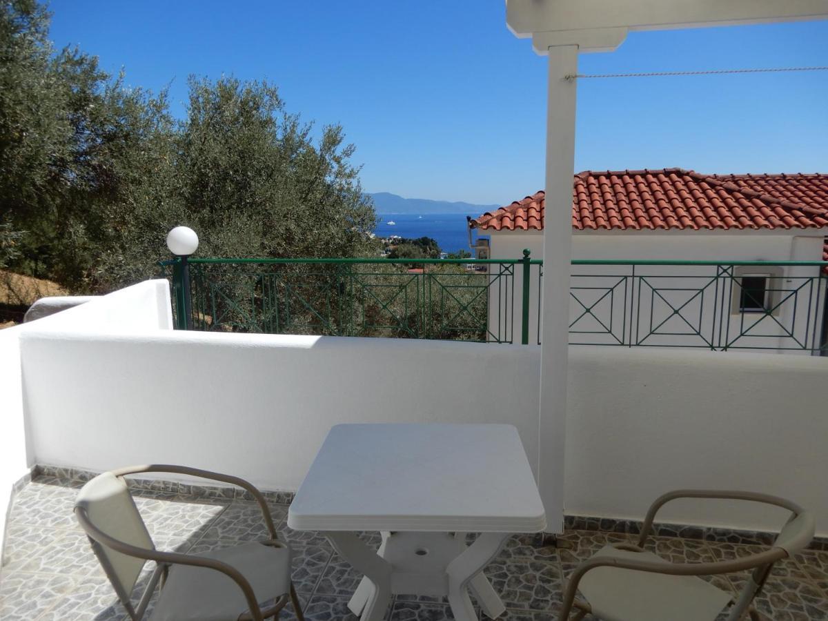 Teozenia * Achladies (Skiathos)