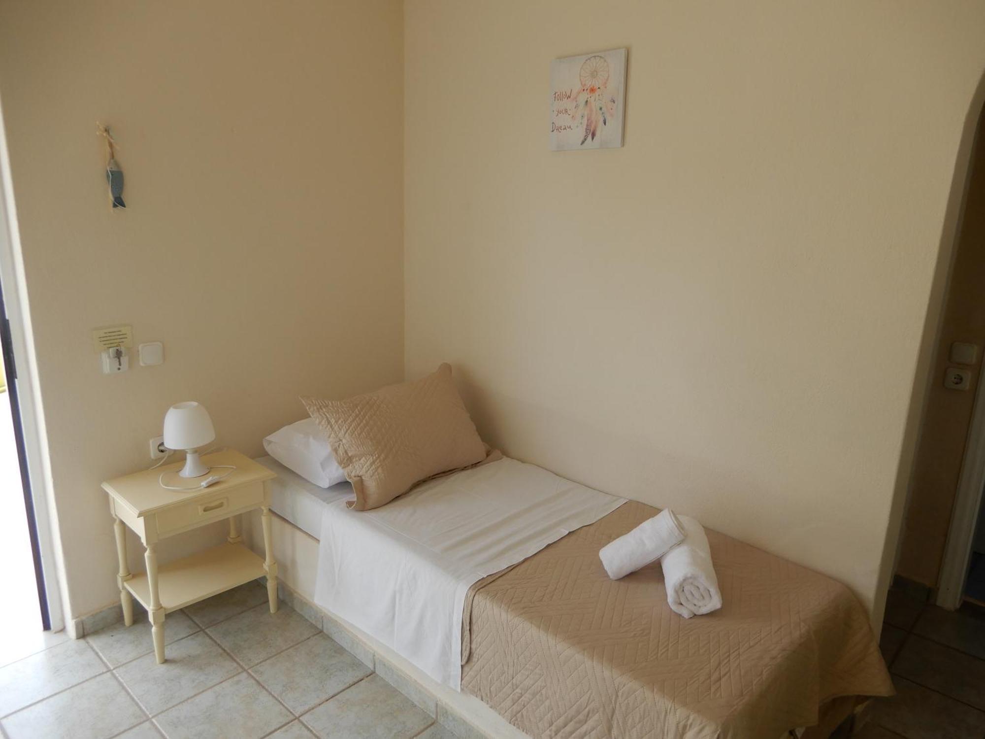 Teozenia Achladies (Skiathos)