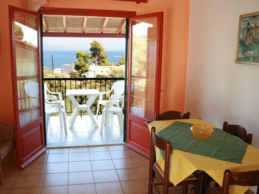 Teozenia * Achladies (Skiathos)
