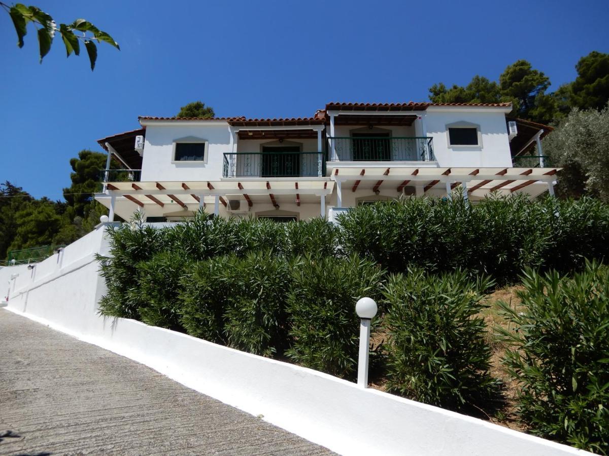 Teozenia * Achladies (Skiathos)